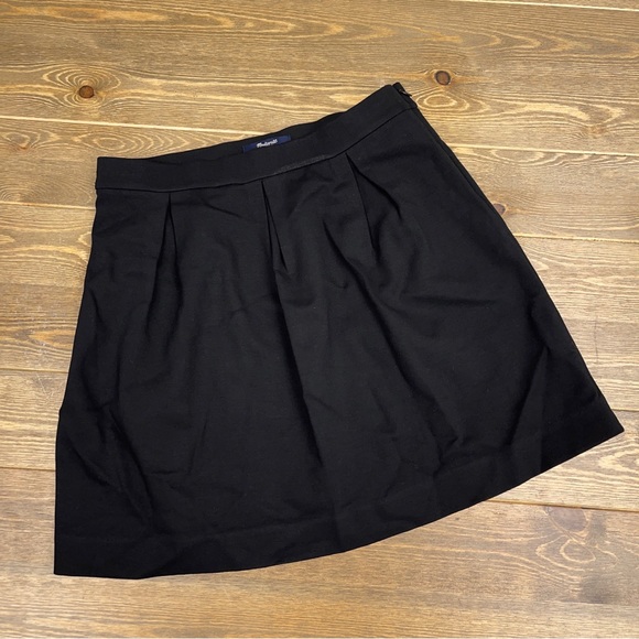 Madewell Dresses & Skirts - Madewell Black Semi Pleated Skirt Size 6